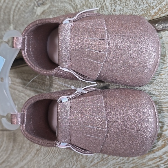 Cat & Jack Metallic Pink Faux Leather Fringe Moccasins - Picture 2 of 11